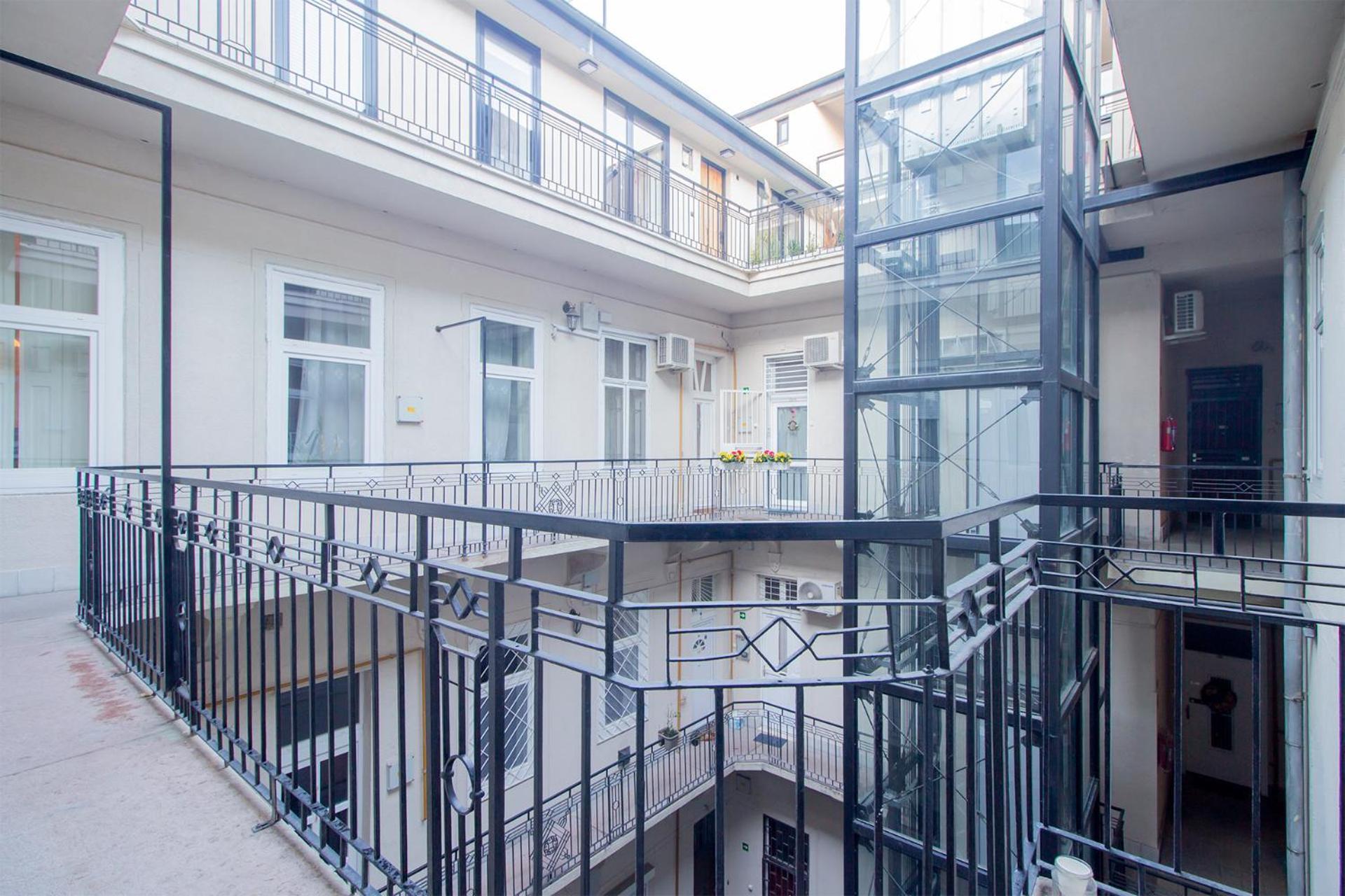 Kalvin 2bdr With Ac Apartment *